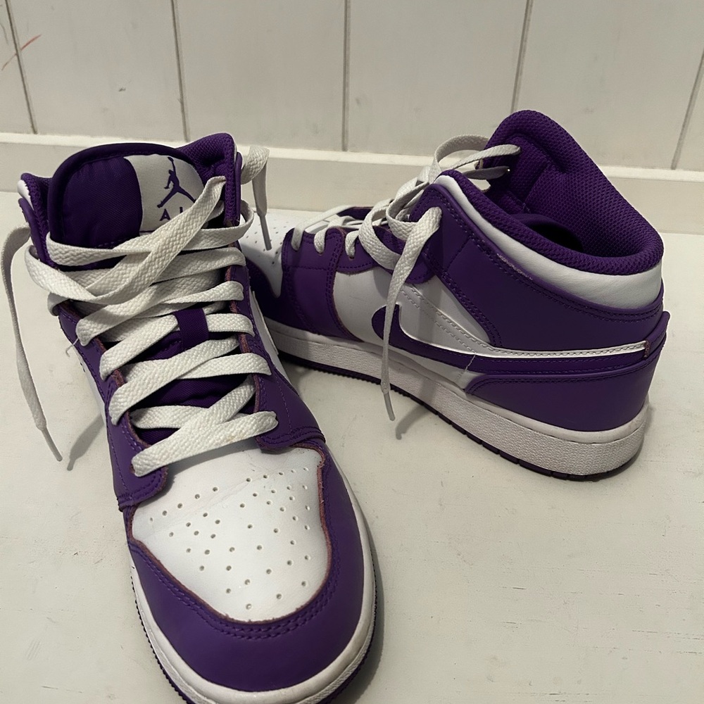 Jordan Kids Sneakers in Purple and White